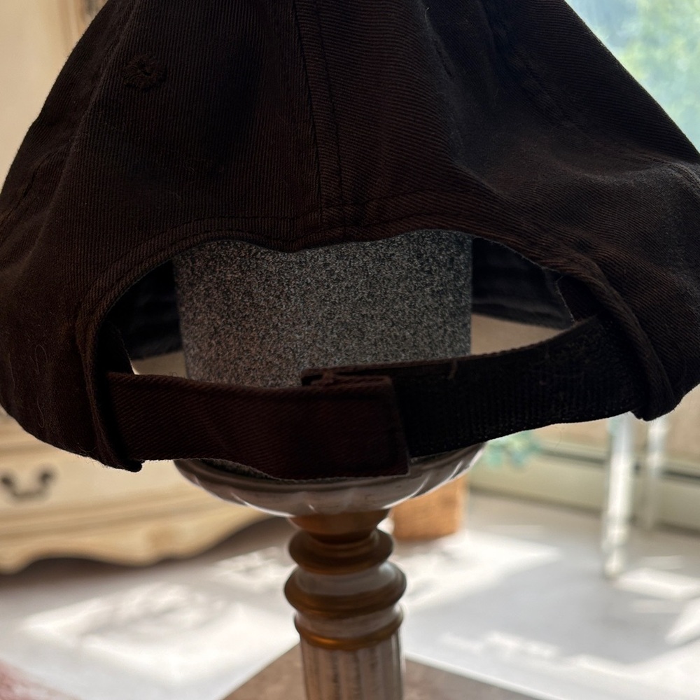 Guinness Black Cap with Gold Logo - Picture 4 of 9